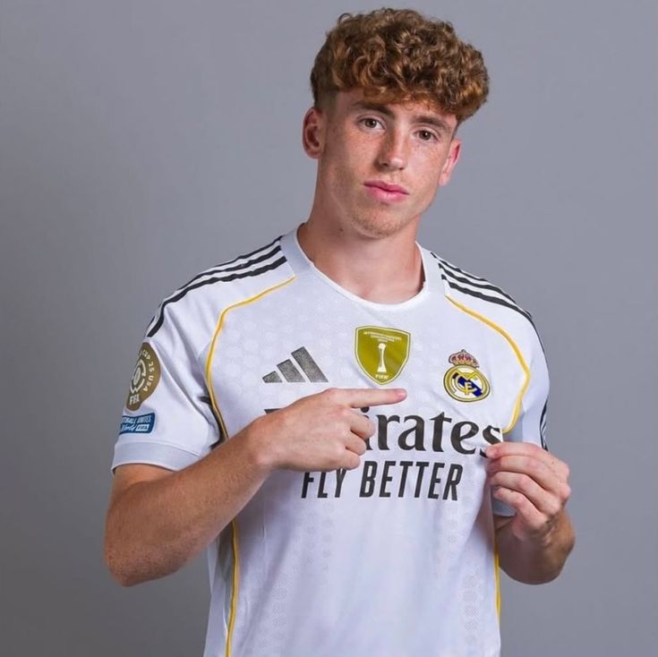 Fans react to Victor Muñoz potential return to Real Madrid