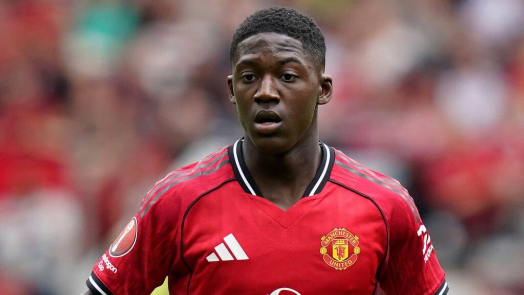 Mainoo officially signs new Man UTD deal until 2031